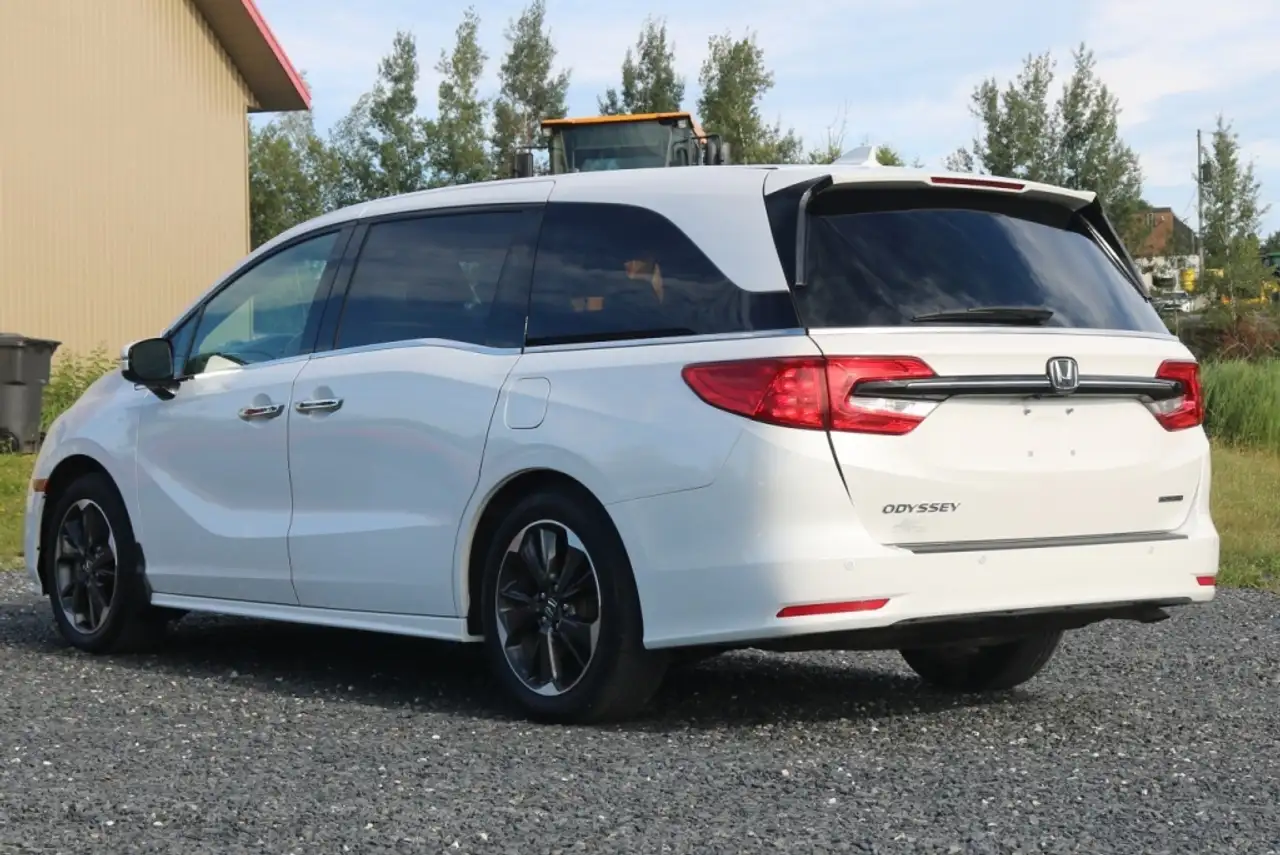 Honda Odyssey снимка Honda Odyssey