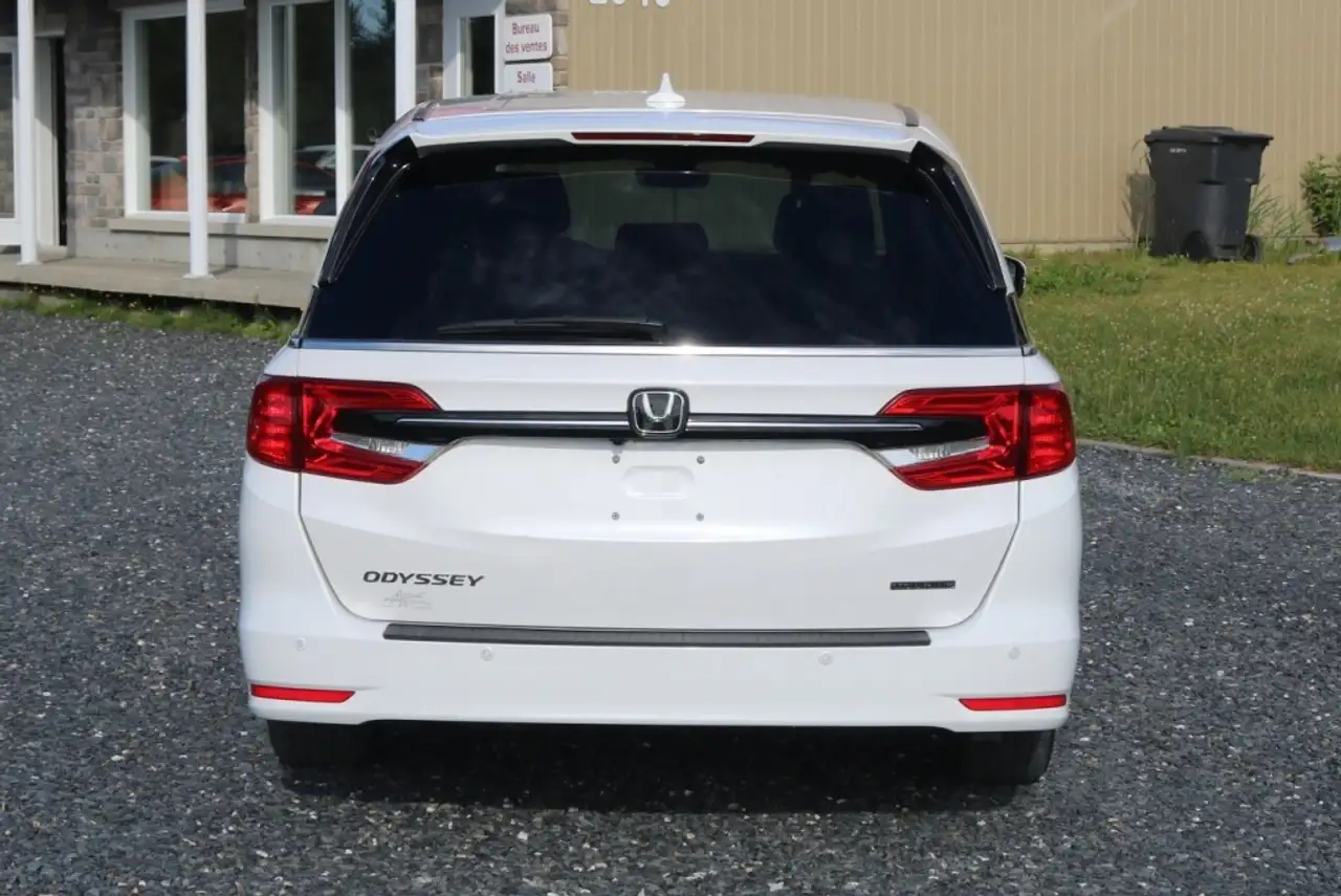 Honda Odyssey снимка Honda Odyssey