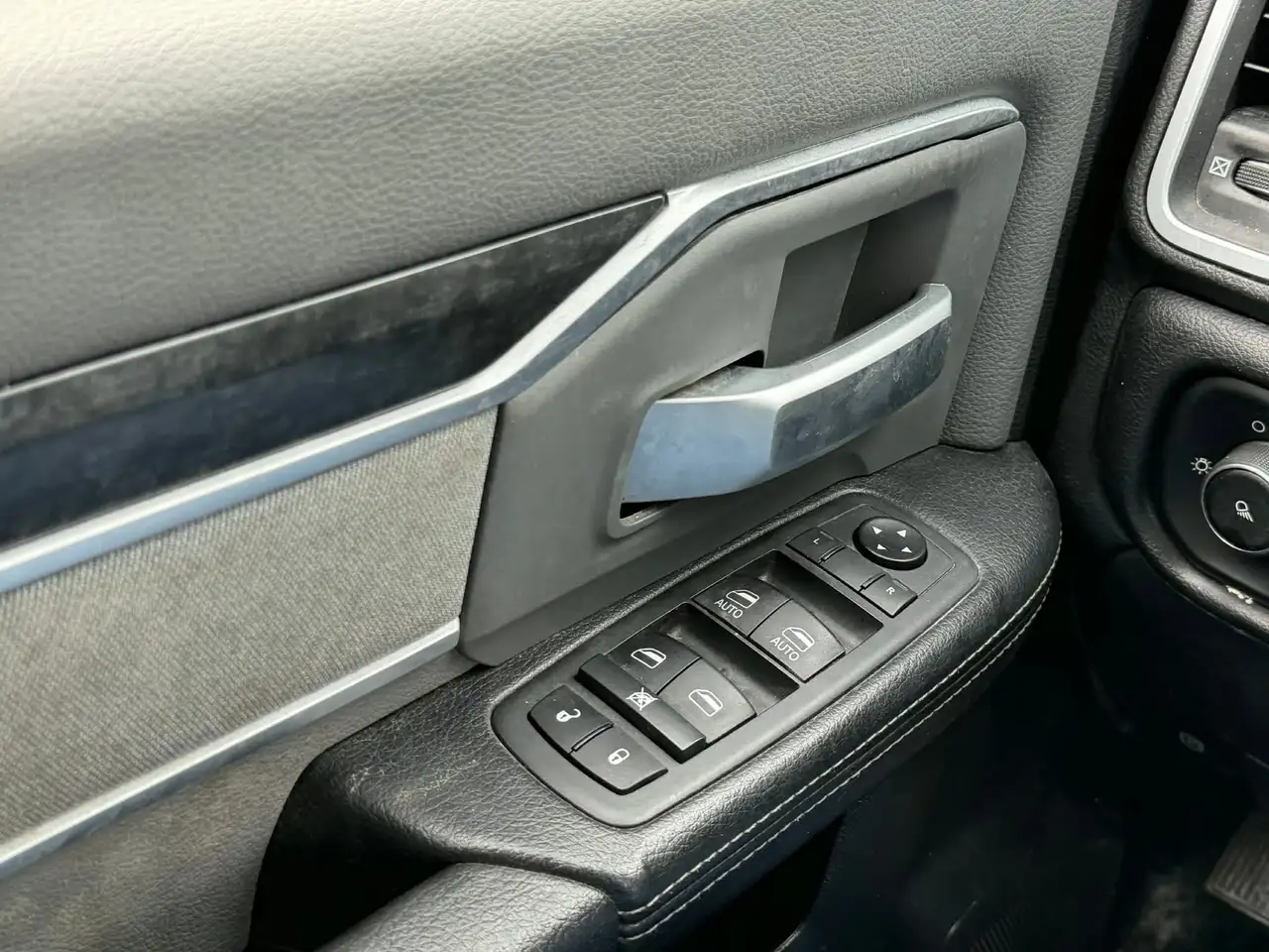 RAM 3500 снимка RAM 3500