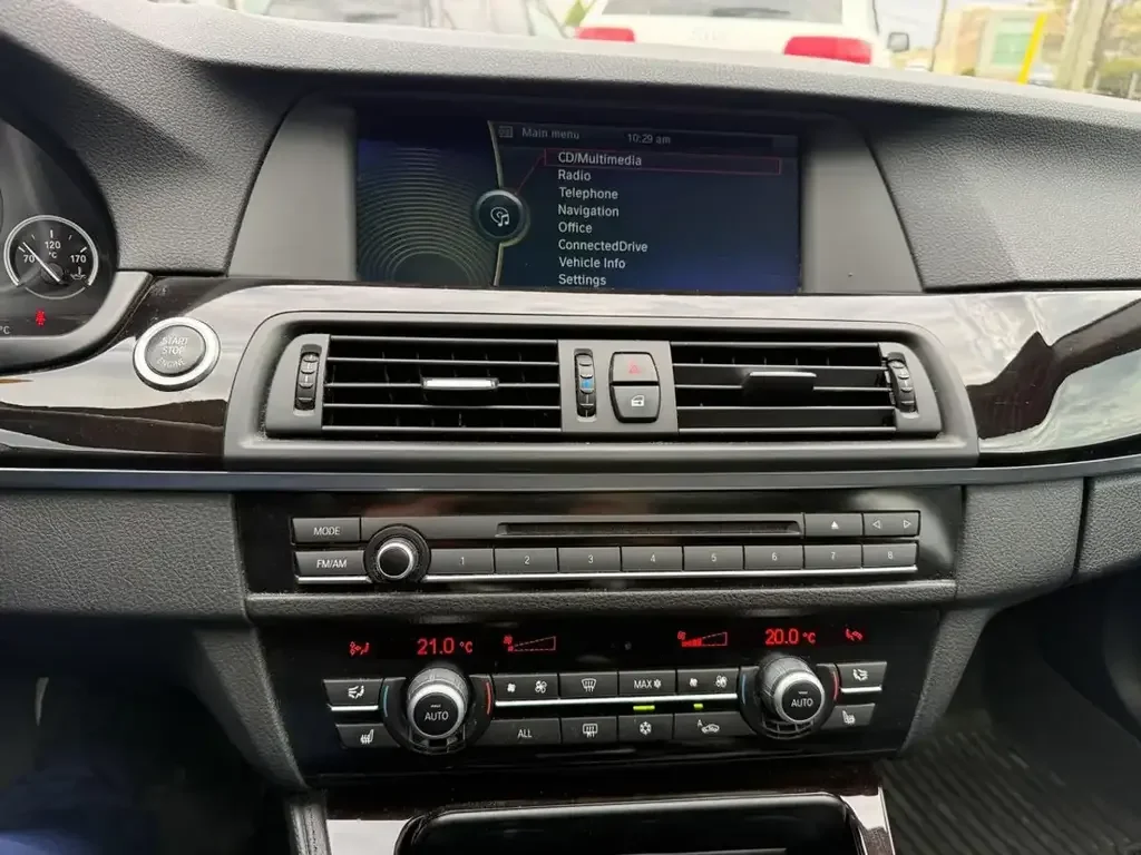 BMW 5 Series снимка BMW 5 Series
