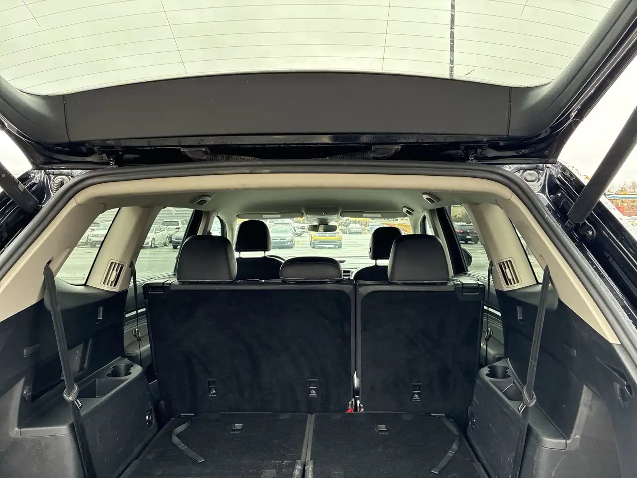 Volkswagen Atlas снимка Volkswagen Atlas