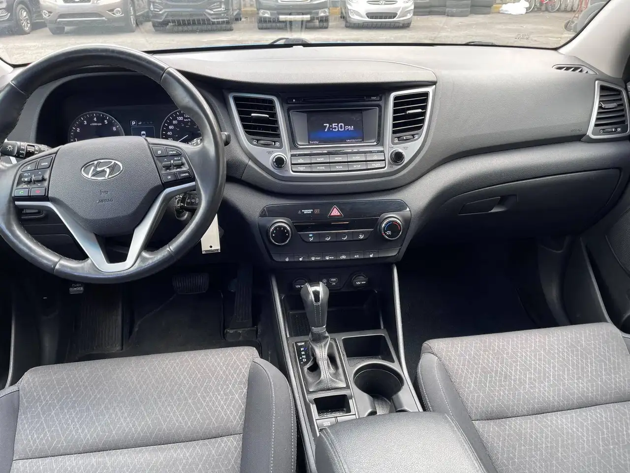Hyundai TUCSON снимка Hyundai TUCSON