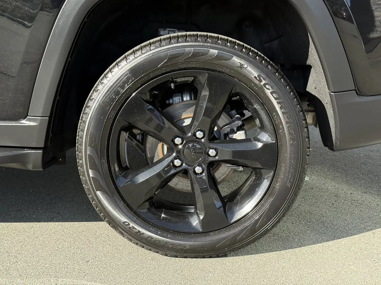 Jeep Grand Cherokee снимка Jeep Grand Cherokee