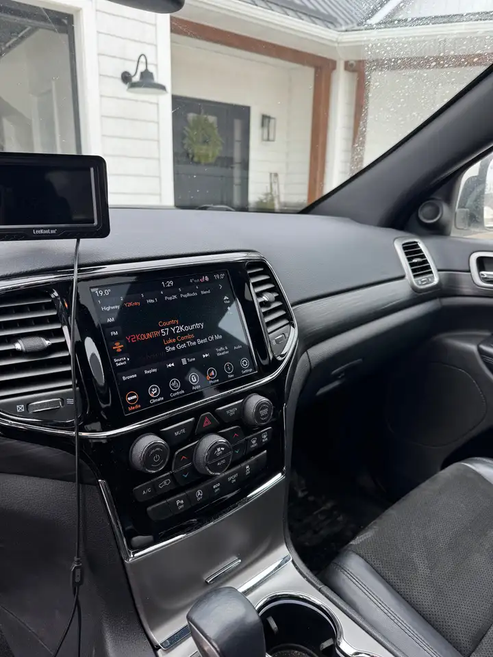 Jeep Grand Cherokee снимка Jeep Grand Cherokee