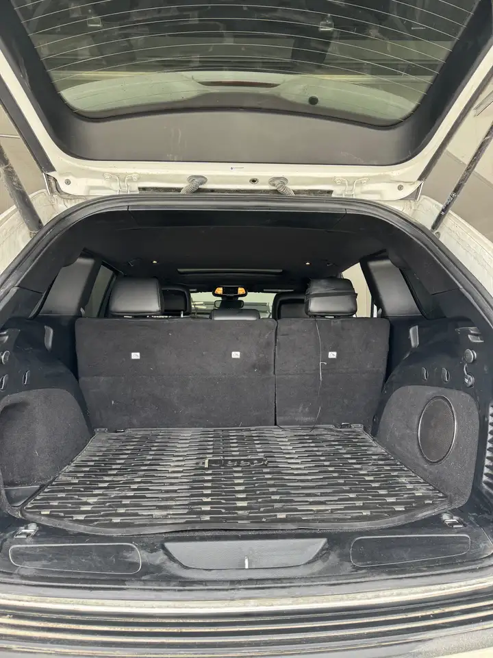 Jeep Grand Cherokee снимка Jeep Grand Cherokee