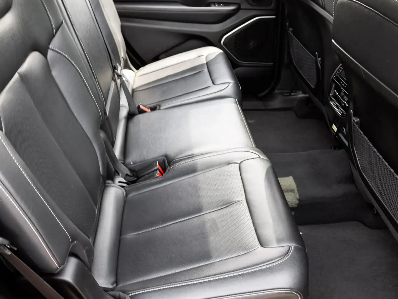 Jeep Grand Cherokee photo Jeep Grand Cherokee