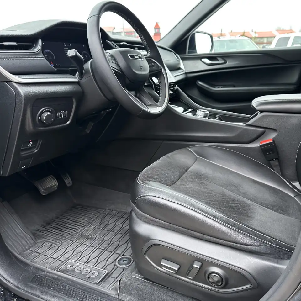 Jeep Grand Cherokee снимка Jeep Grand Cherokee