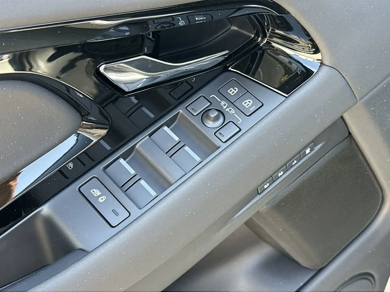 Land Rover Range Rover Evoque photo Land Rover Range Rover Evoque