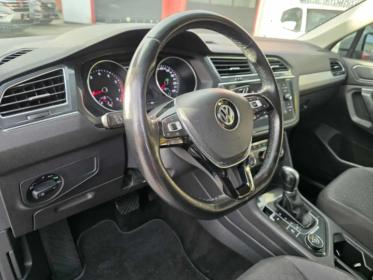 Volkswagen Tiguan снимка Volkswagen Tiguan