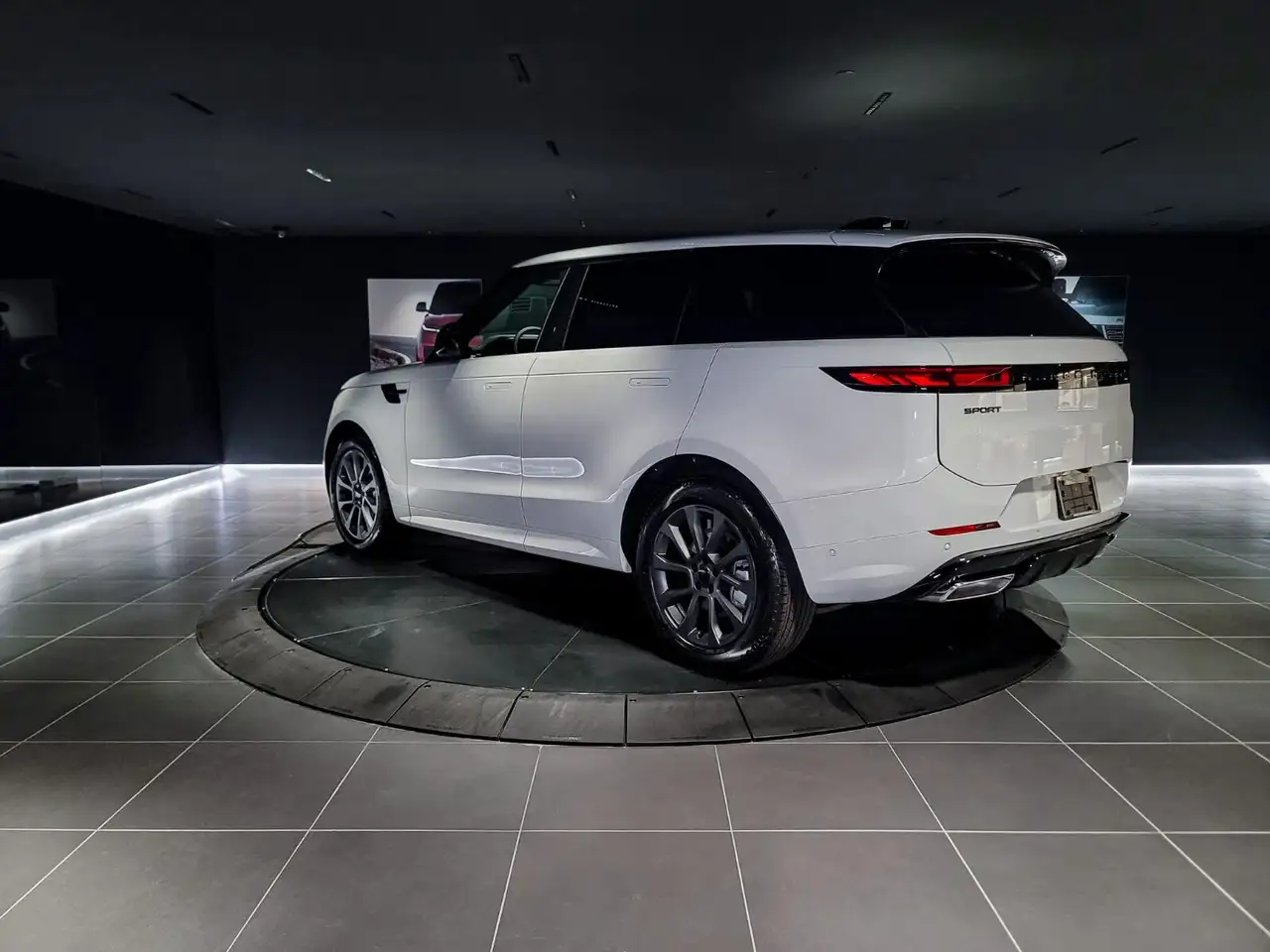Land Rover Range Rover Sport снимка Land Rover Range Rover Sport