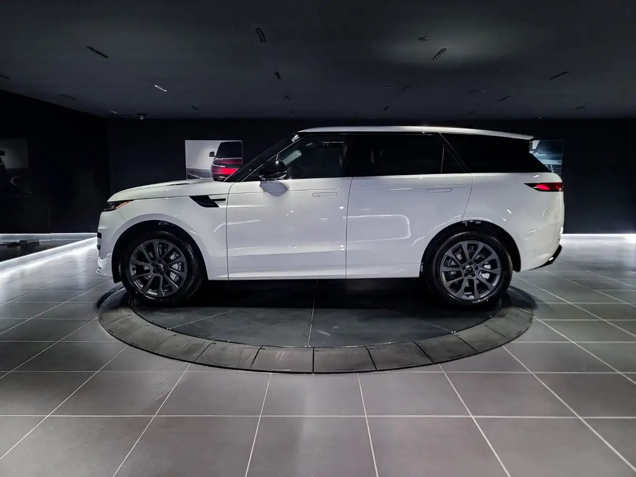 Land Rover Range Rover Sport снимка Land Rover Range Rover Sport
