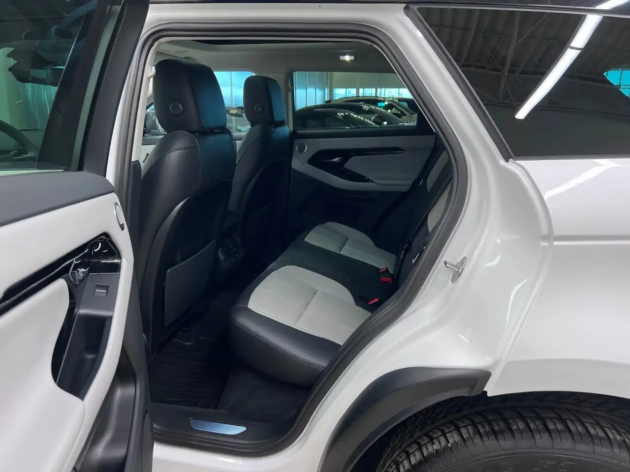 Land Rover Range Rover Evoque photo Land Rover Range Rover Evoque