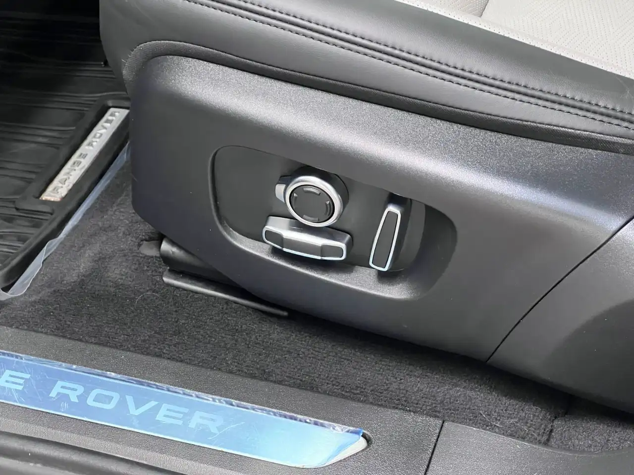 Land Rover Range Rover Evoque photo Land Rover Range Rover Evoque
