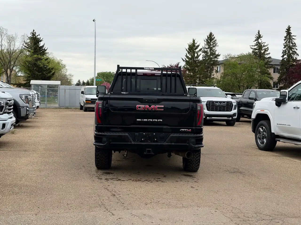 GMC Sierra 3500HD снимка GMC Sierra 3500HD