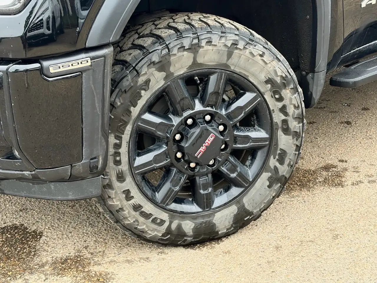 GMC Sierra 3500HD снимка GMC Sierra 3500HD