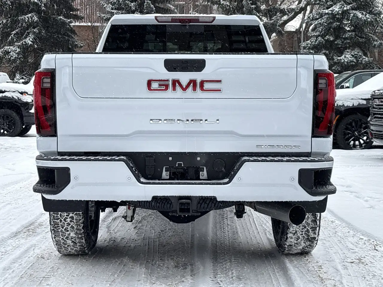 GMC Sierra 3500HD снимка GMC Sierra 3500HD