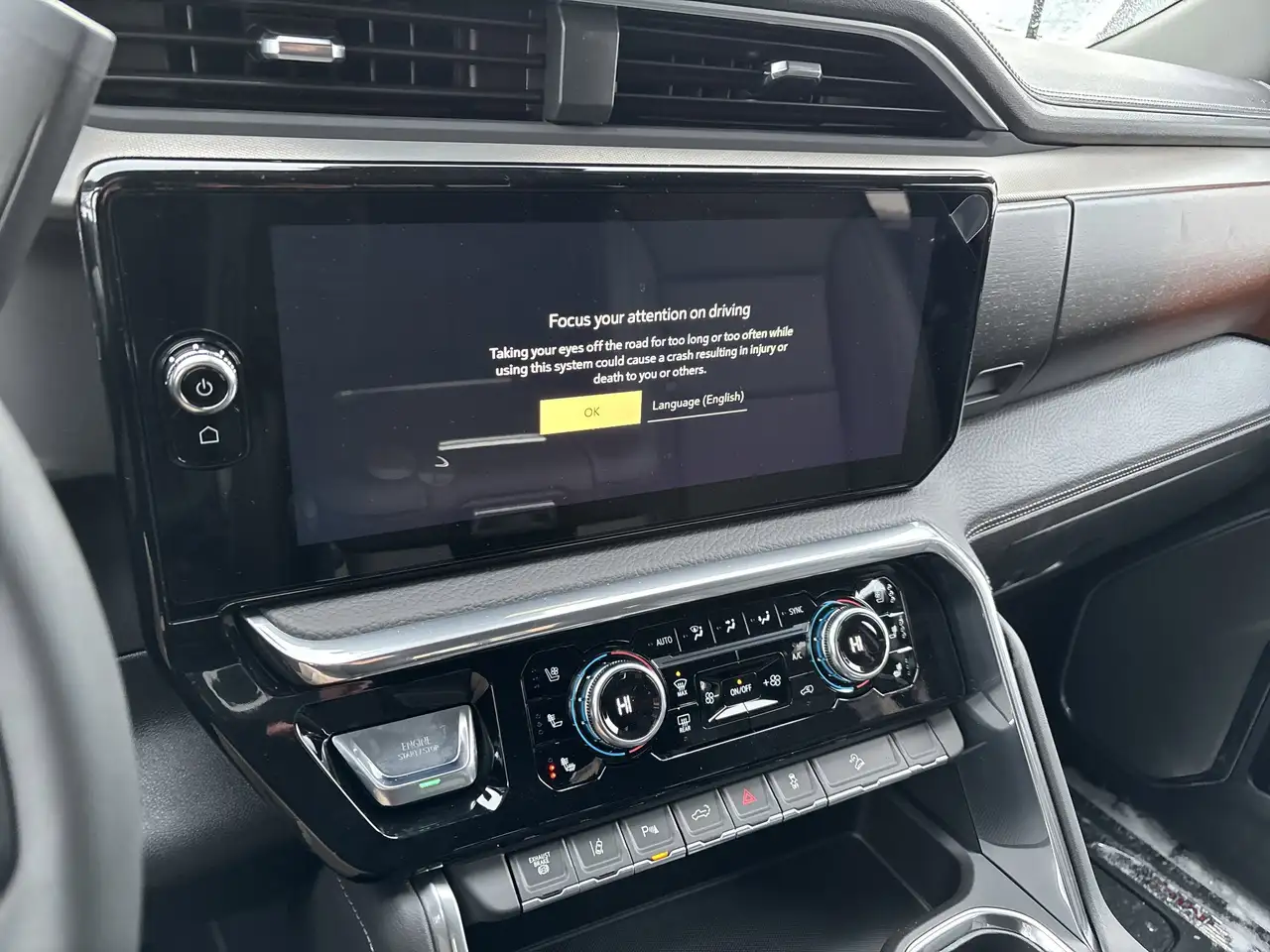 GMC Sierra 3500HD снимка GMC Sierra 3500HD