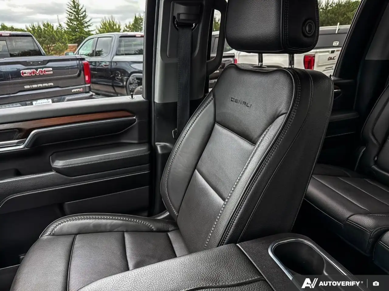 GMC Sierra 2500HD снимка GMC Sierra 2500HD
