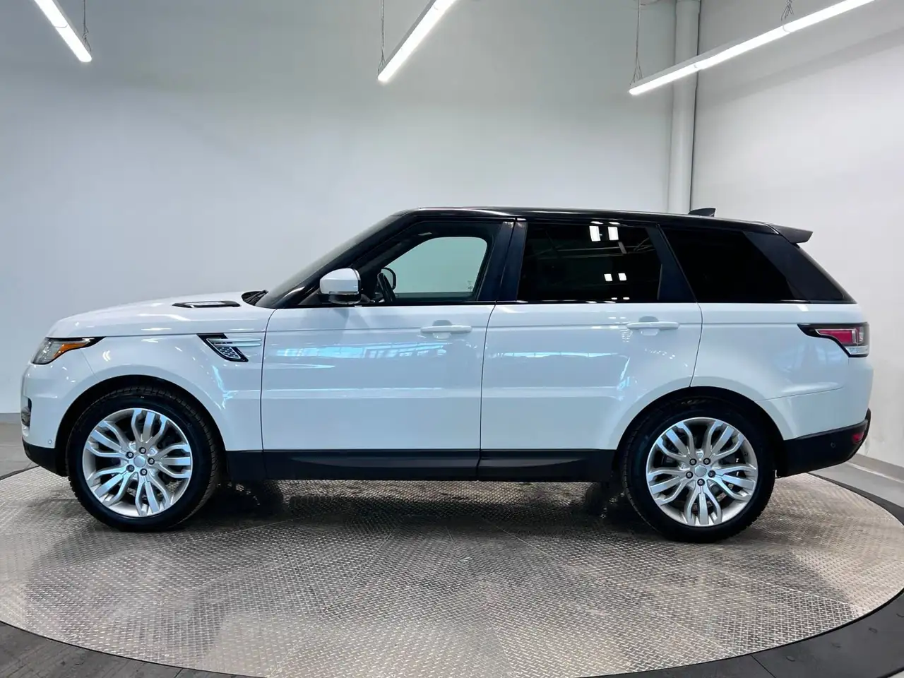 Land Rover Range Rover Sport снимка Land Rover Range Rover Sport