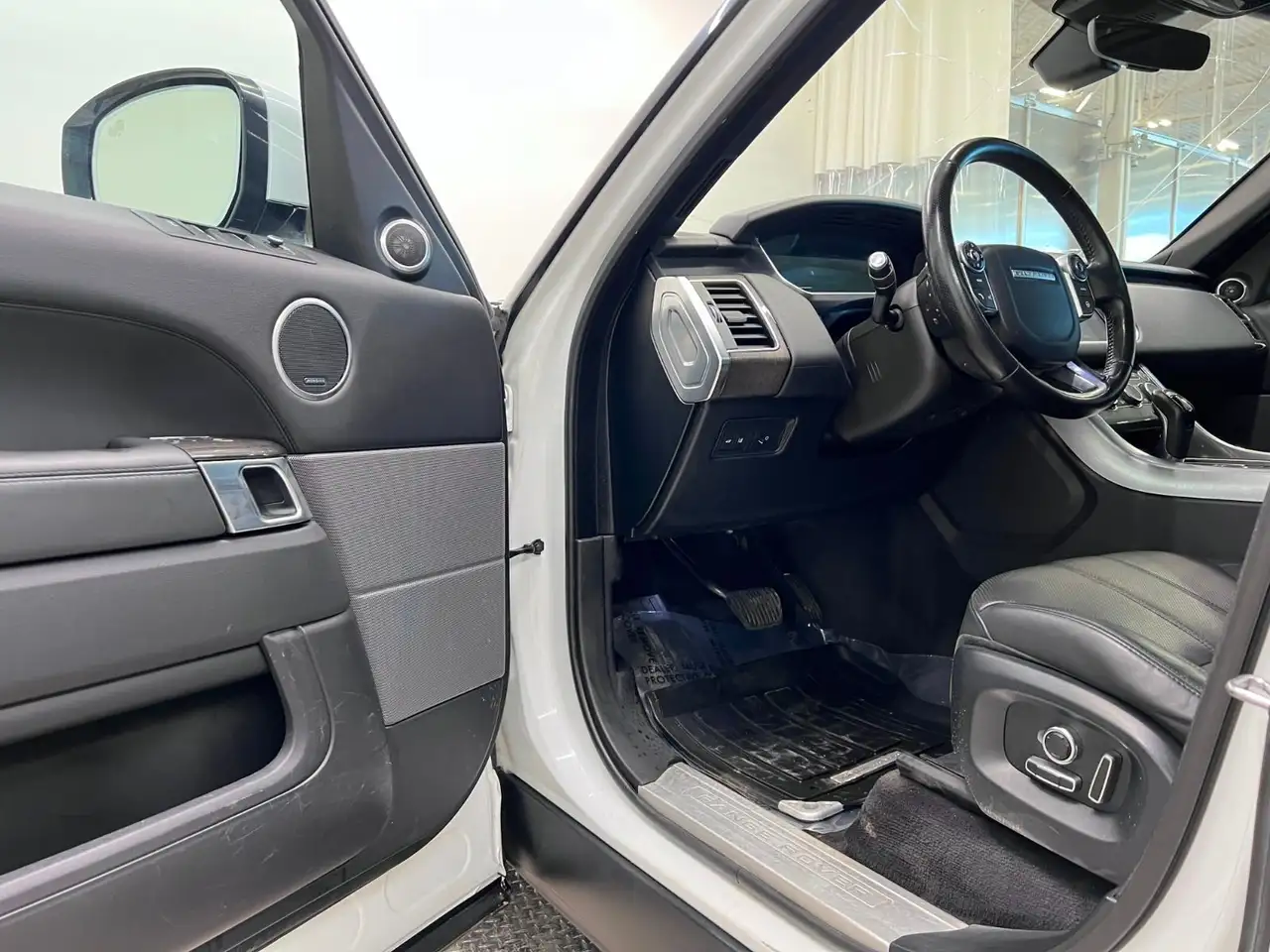 Land Rover Range Rover Sport снимка Land Rover Range Rover Sport