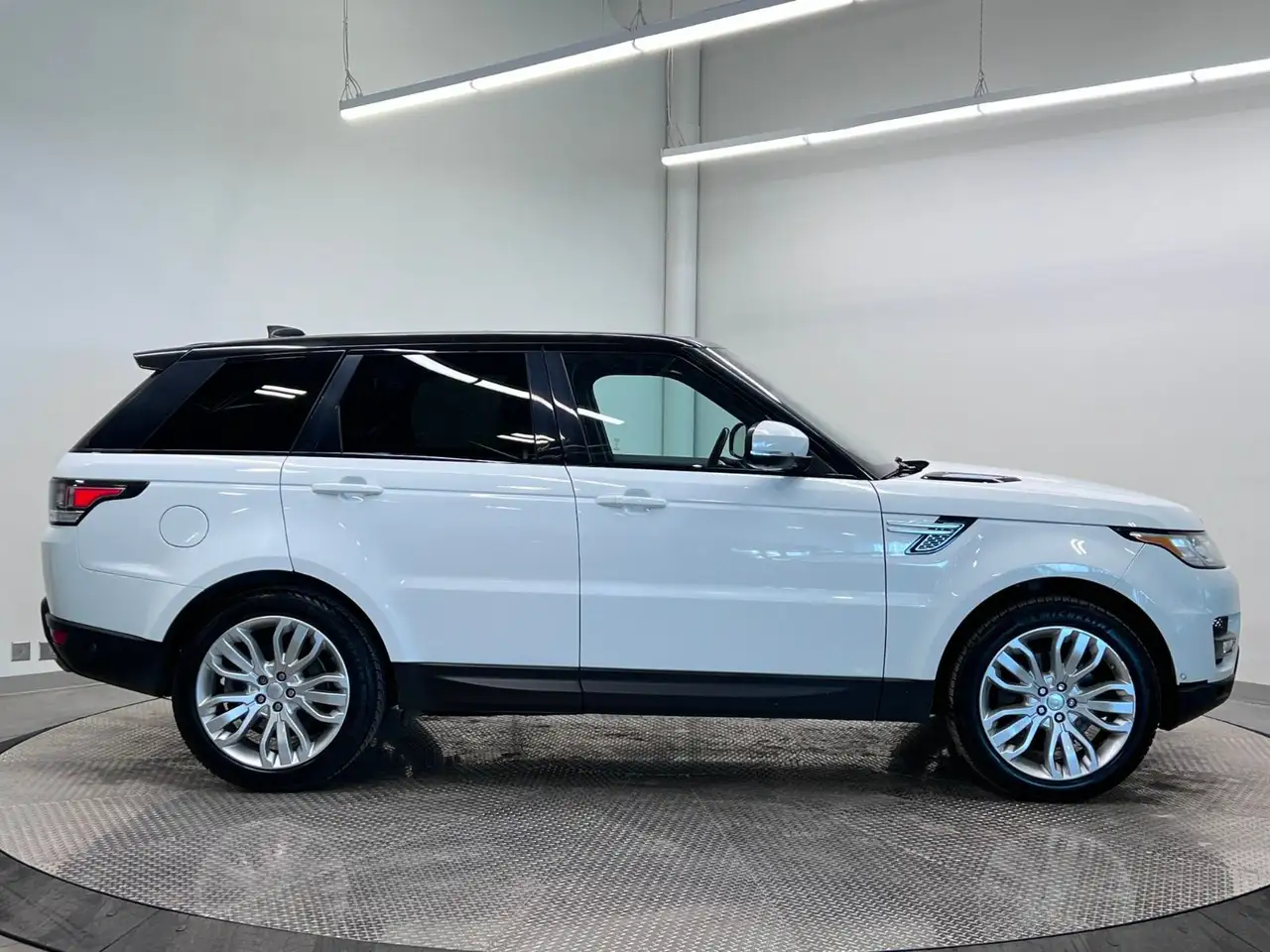 Land Rover Range Rover Sport снимка Land Rover Range Rover Sport