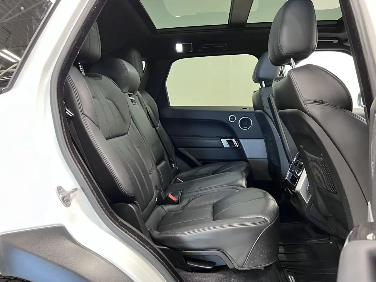 Land Rover Range Rover Sport снимка Land Rover Range Rover Sport