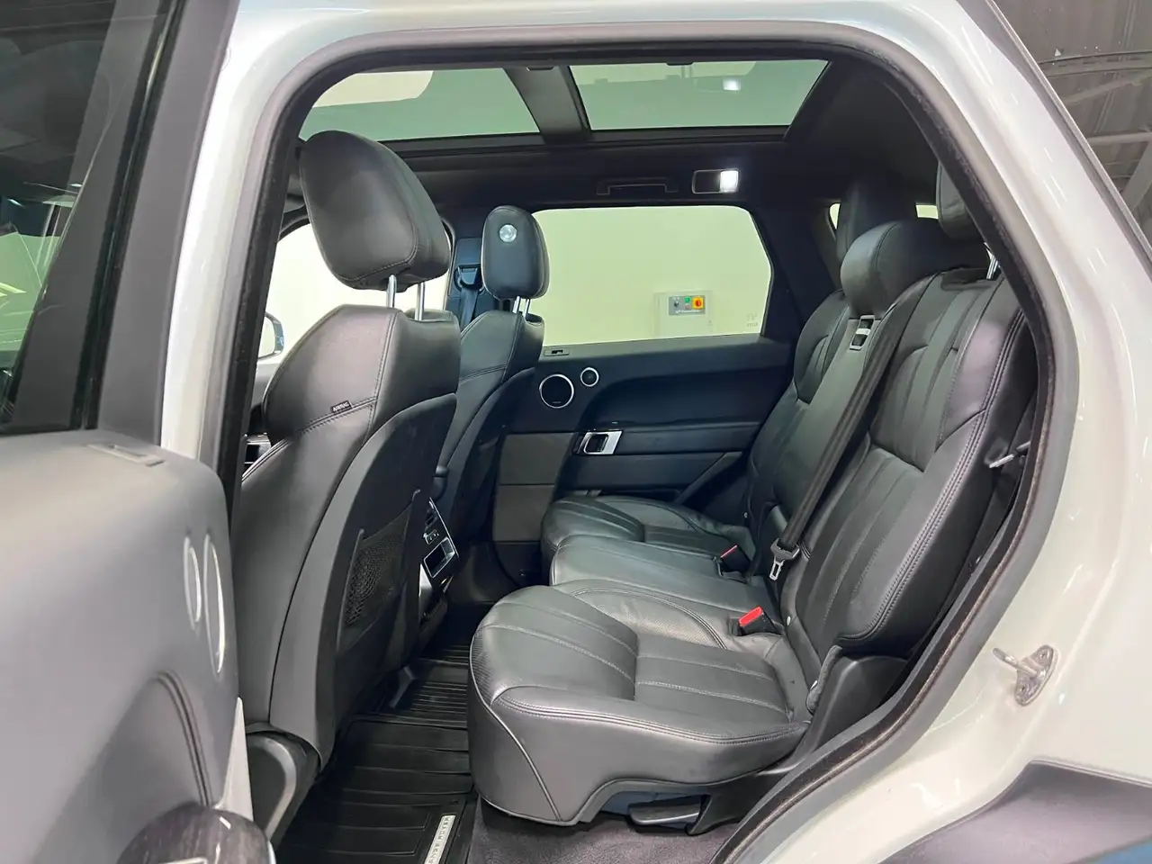 Land Rover Range Rover Sport снимка Land Rover Range Rover Sport