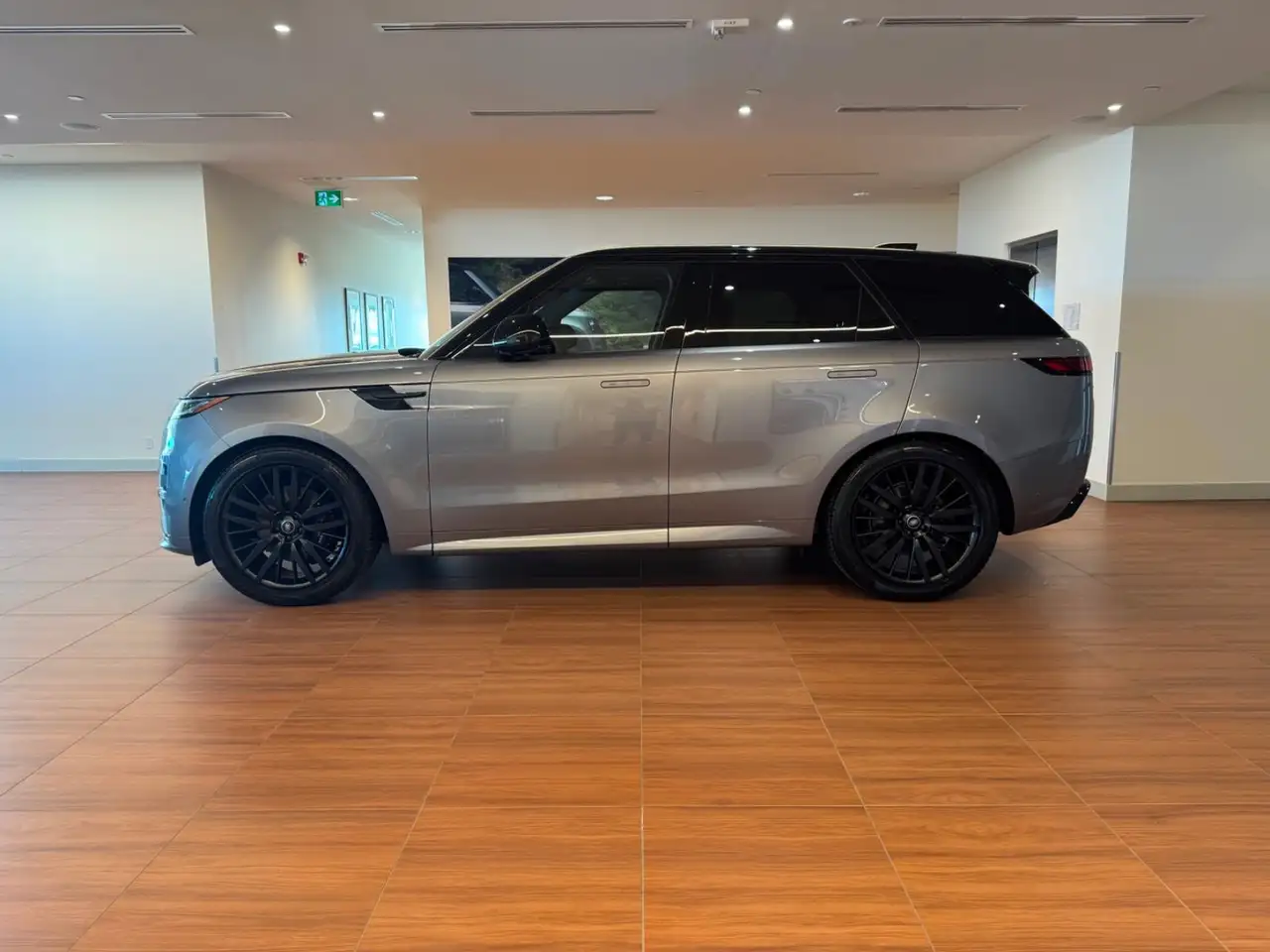 Land Rover Range Rover Sport снимка Land Rover Range Rover Sport