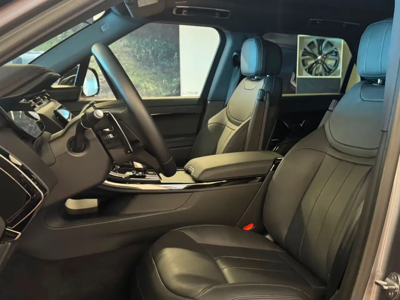 Land Rover Range Rover Sport снимка Land Rover Range Rover Sport