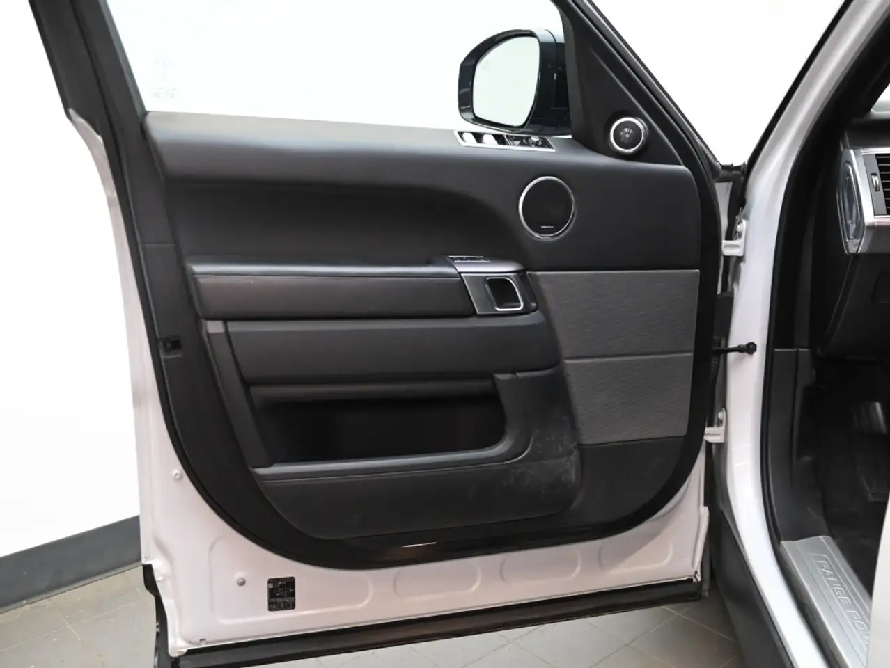 Land Rover Range Rover Sport снимка Land Rover Range Rover Sport