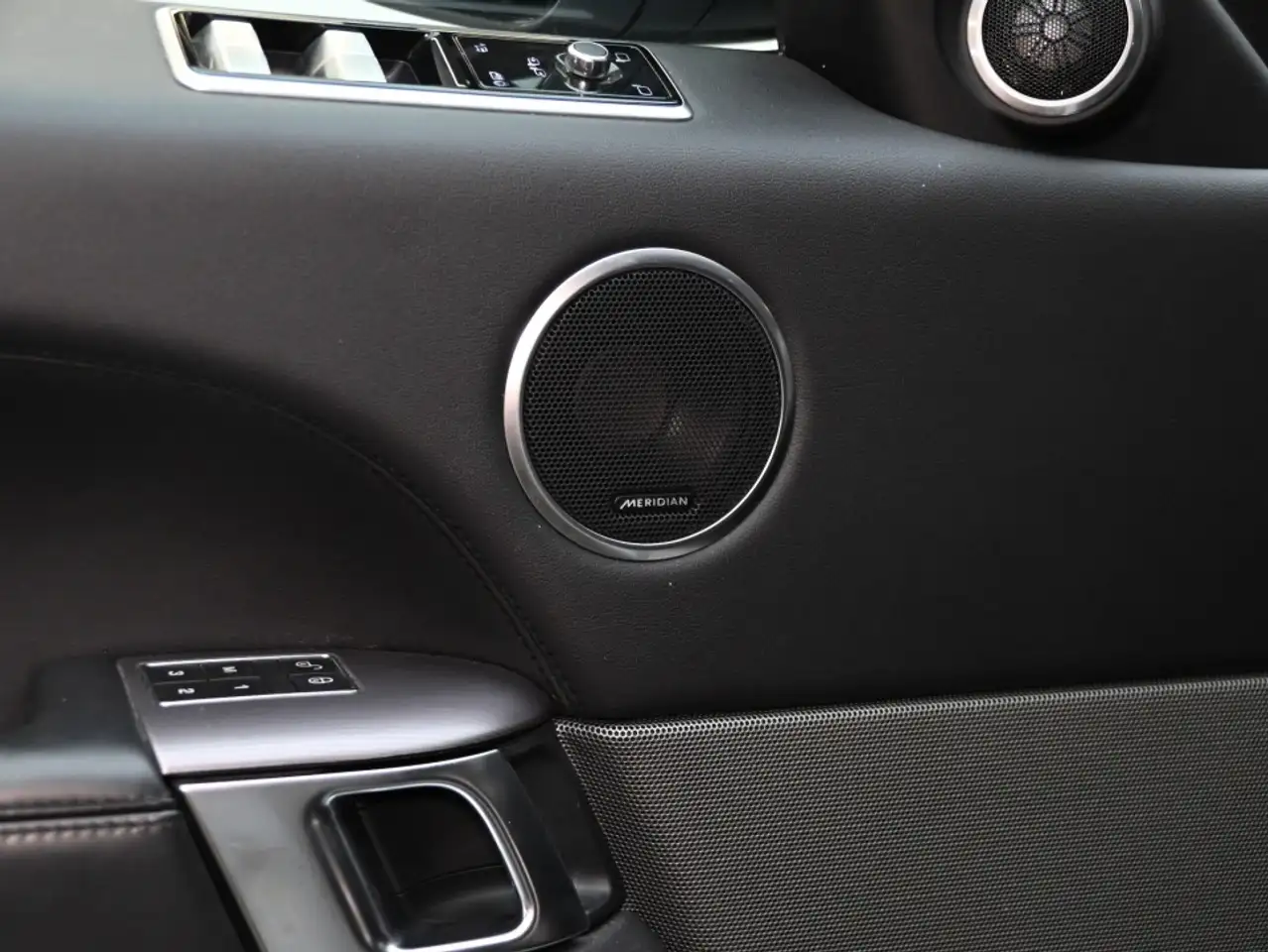 Land Rover Range Rover Sport снимка Land Rover Range Rover Sport