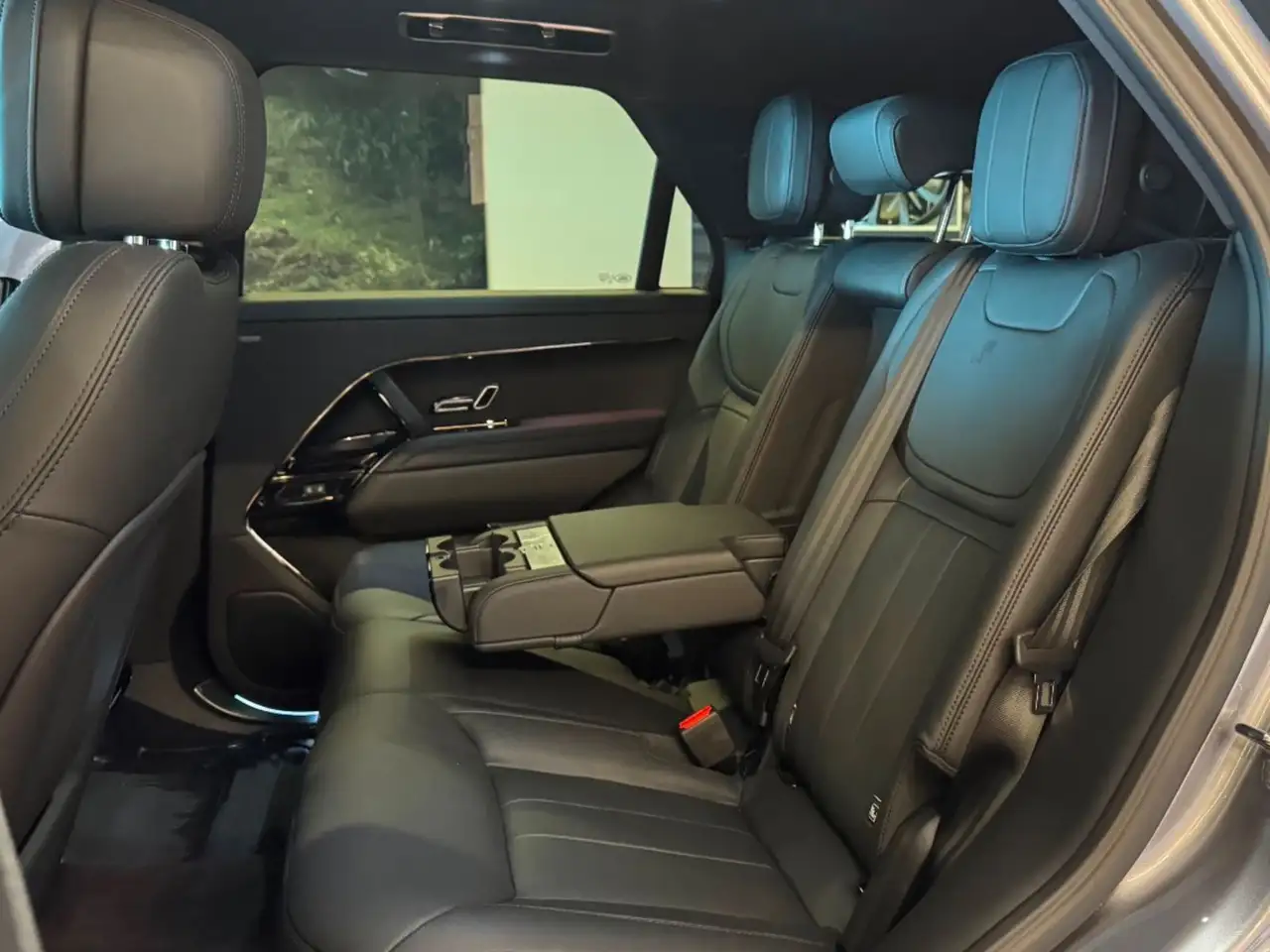 Land Rover Range Rover Sport снимка Land Rover Range Rover Sport