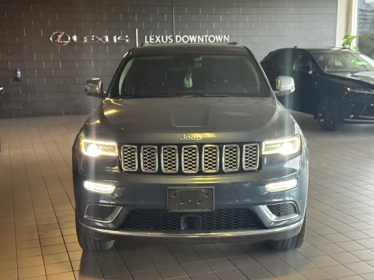 Jeep Grand Cherokee снимка Jeep Grand Cherokee