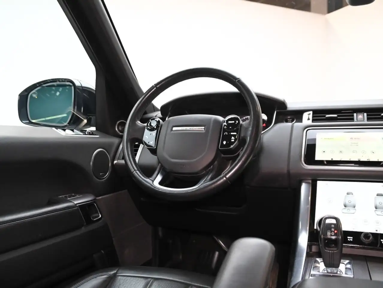 Land Rover Range Rover Sport снимка Land Rover Range Rover Sport