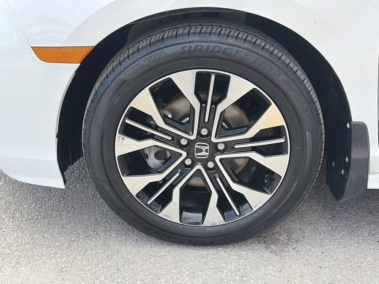 Honda Odyssey снимка Honda Odyssey