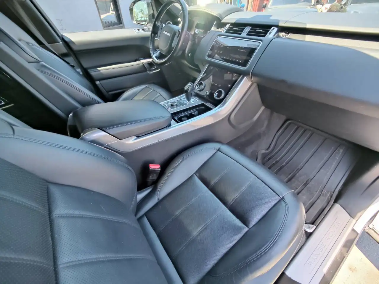 Land Rover Range Rover Sport photo Land Rover Range Rover Sport
