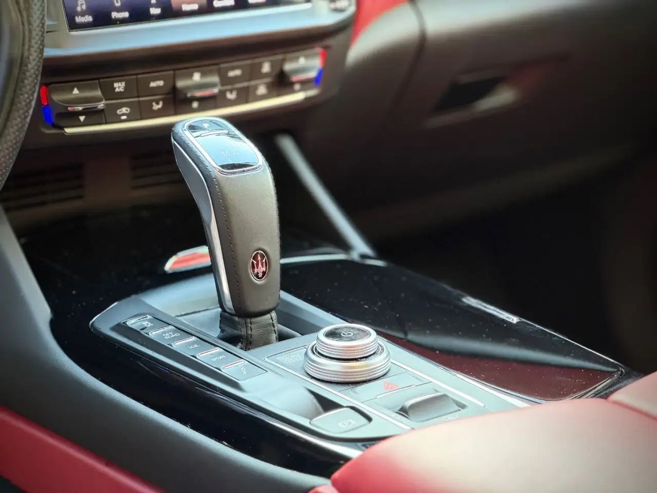 Maserati Levante photo Maserati Levante