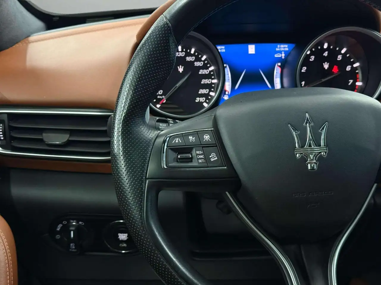 Maserati Levante снимка Maserati Levante