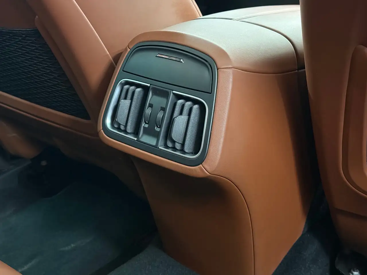Maserati Levante снимка Maserati Levante