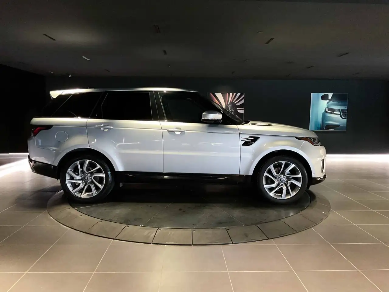 Land Rover Range Rover Sport снимка Land Rover Range Rover Sport