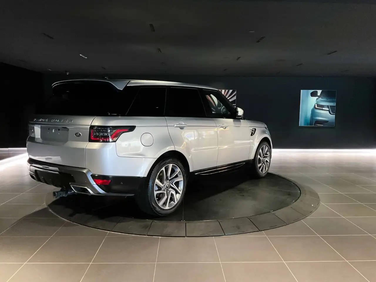 Land Rover Range Rover Sport снимка Land Rover Range Rover Sport