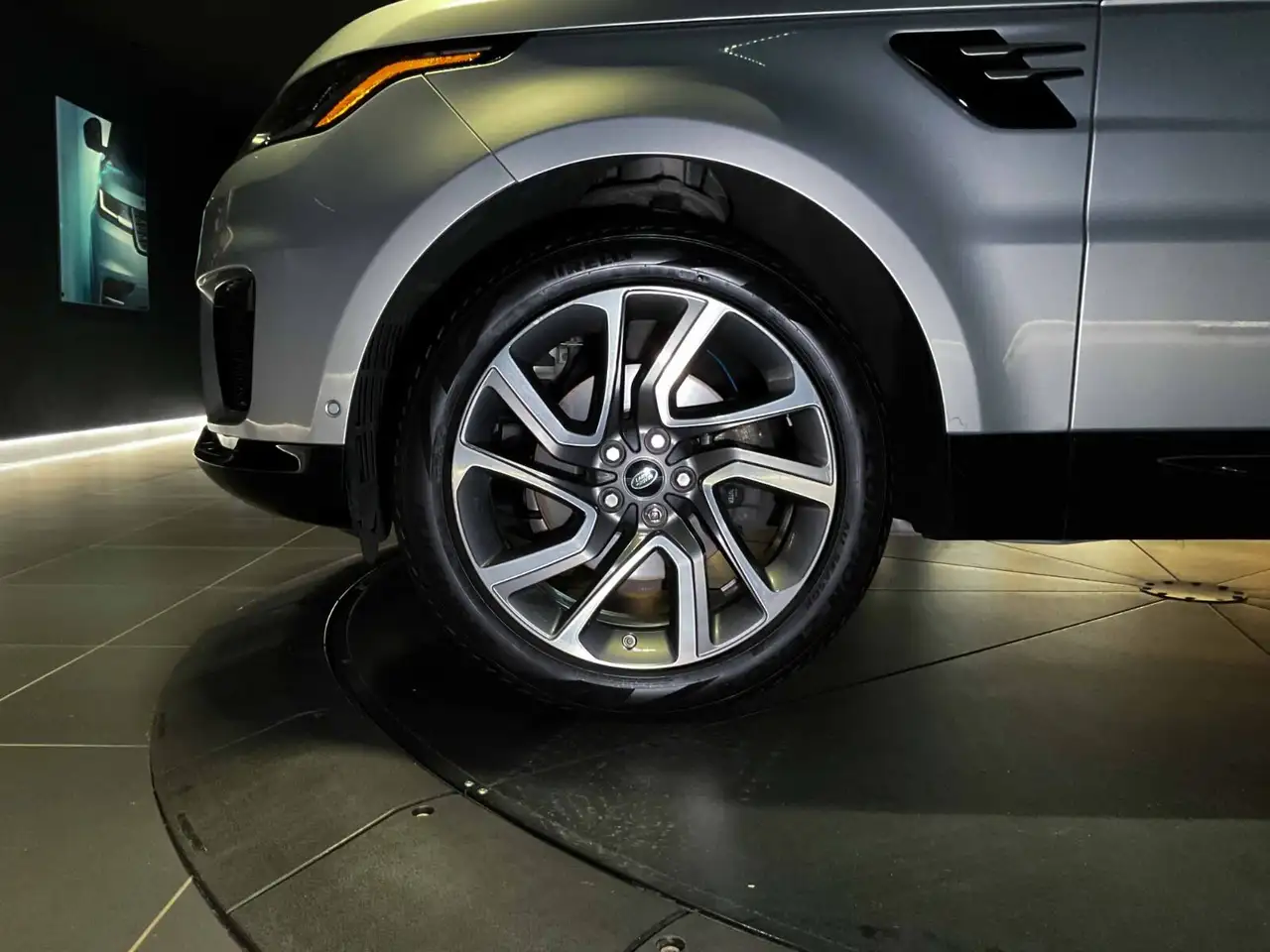 Land Rover Range Rover Sport снимка Land Rover Range Rover Sport