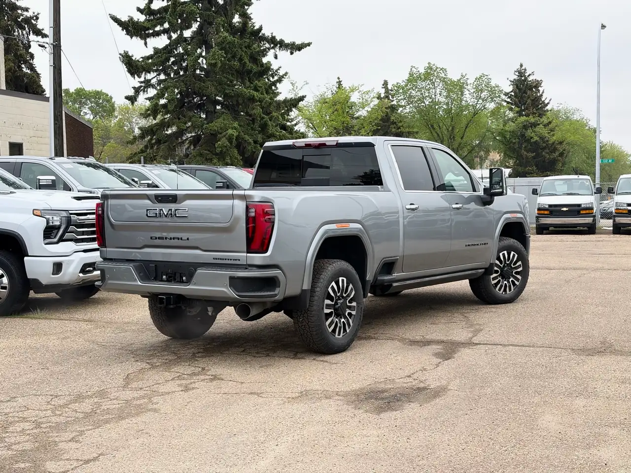 GMC Sierra 3500HD снимка GMC Sierra 3500HD