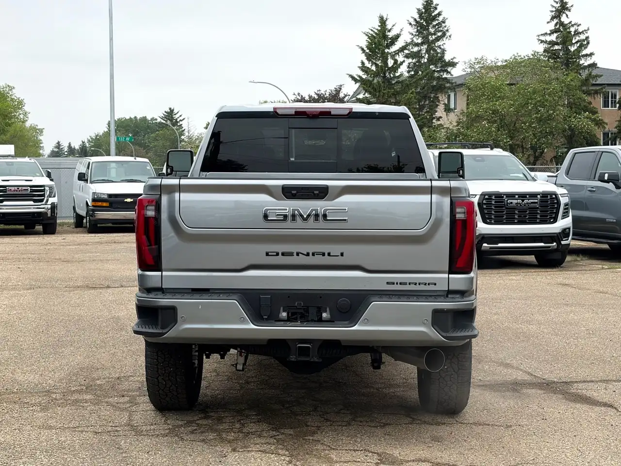 GMC Sierra 3500HD снимка GMC Sierra 3500HD