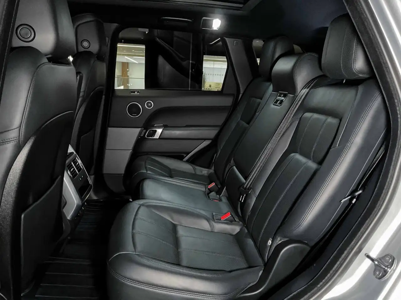 Land Rover Range Rover Sport снимка Land Rover Range Rover Sport
