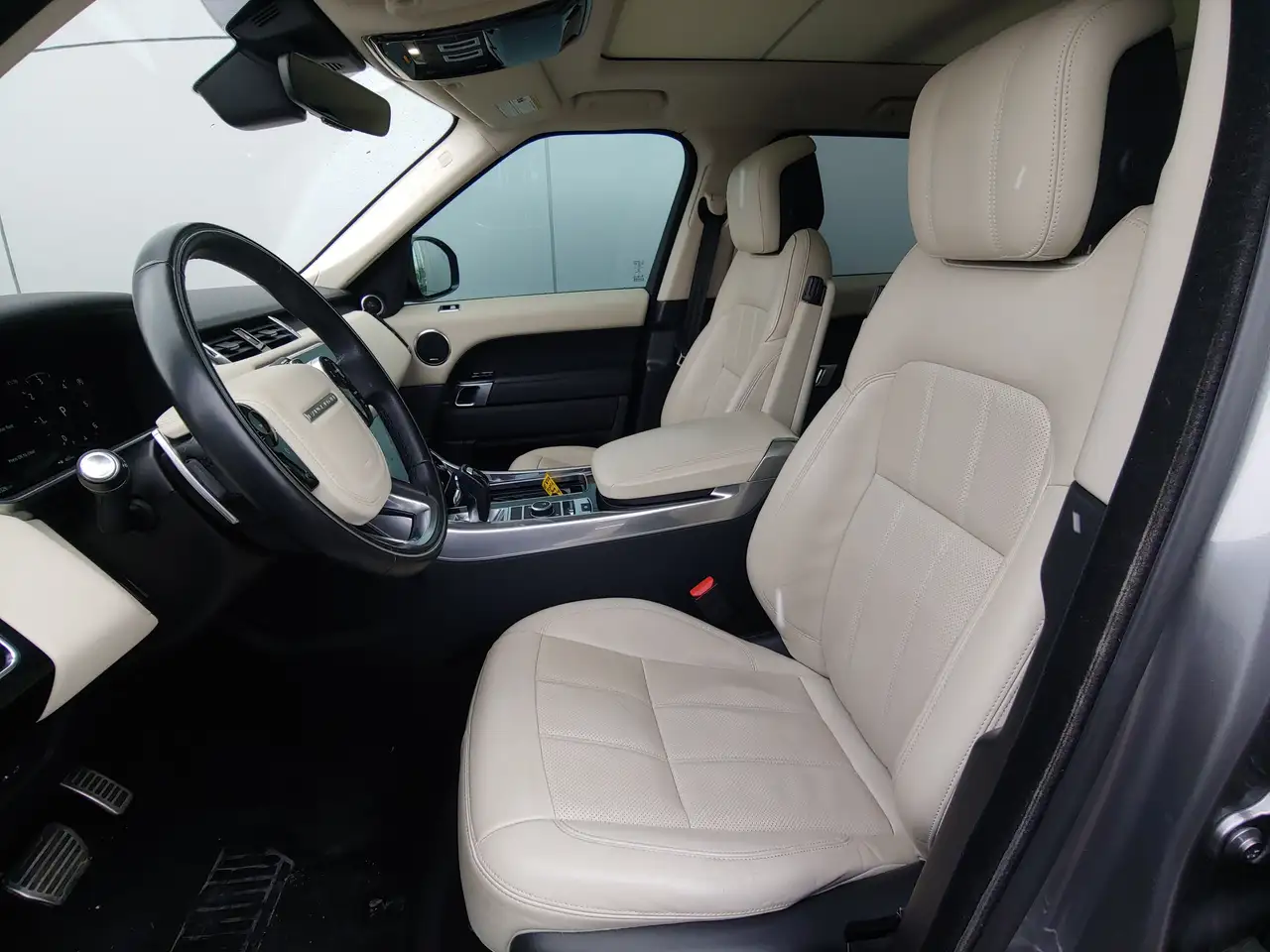 Land Rover Range Rover Sport снимка Land Rover Range Rover Sport