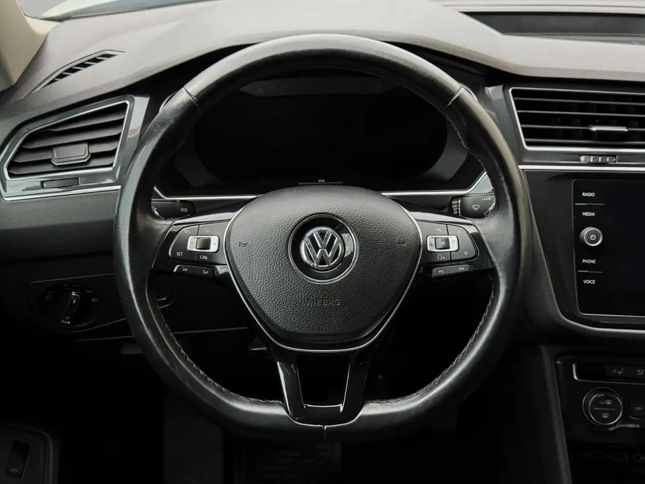 Volkswagen Tiguan снимка Volkswagen Tiguan