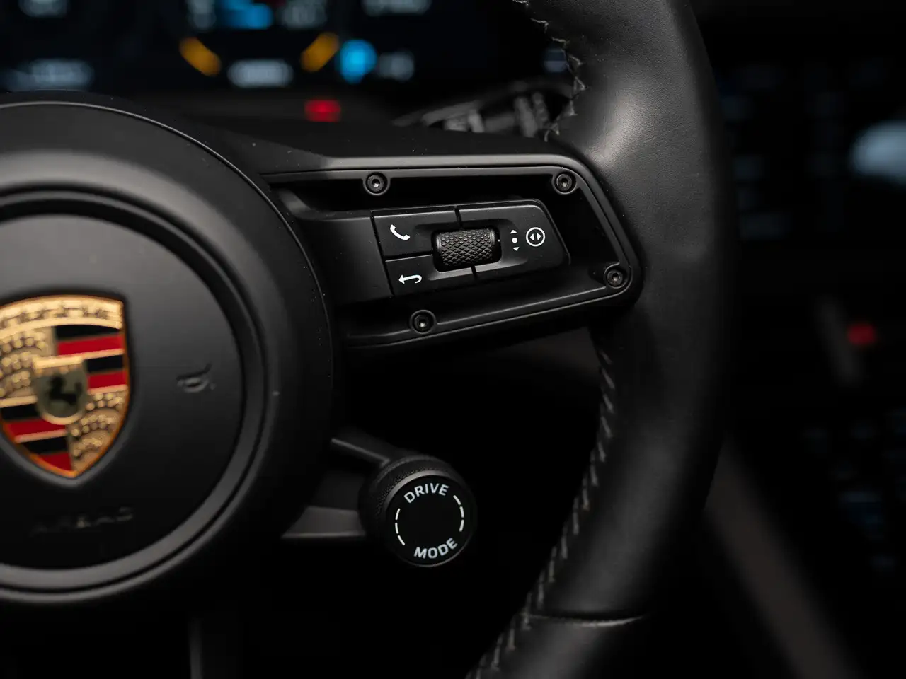 Porsche Taycan photo Porsche Taycan