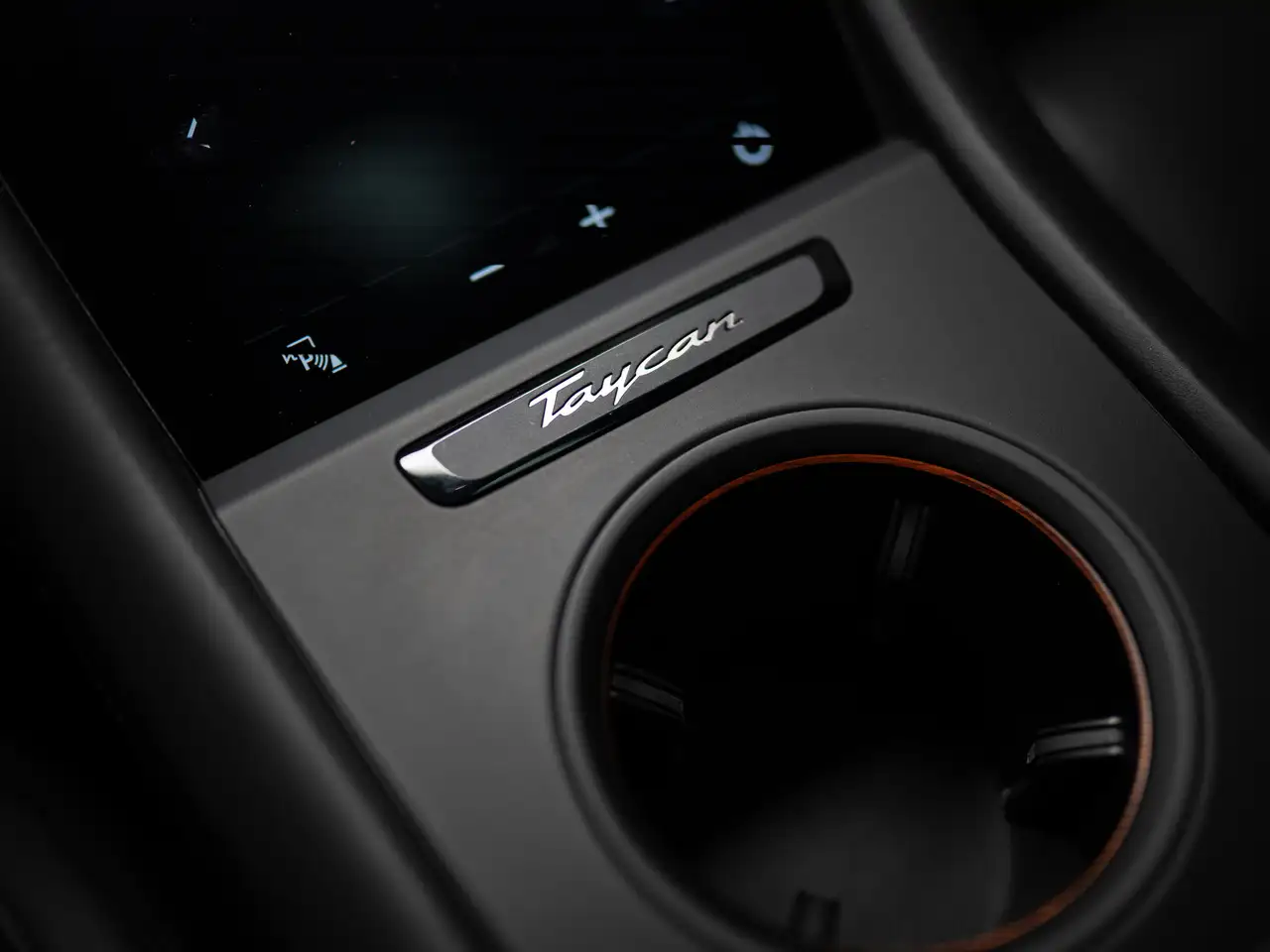 Porsche Taycan photo Porsche Taycan