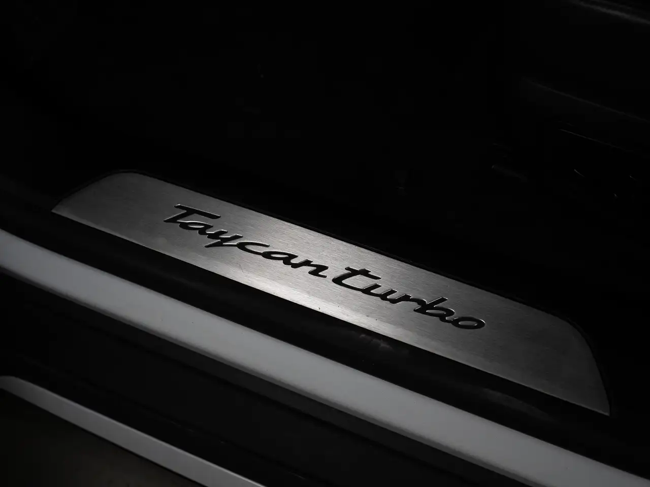 Porsche Taycan photo Porsche Taycan